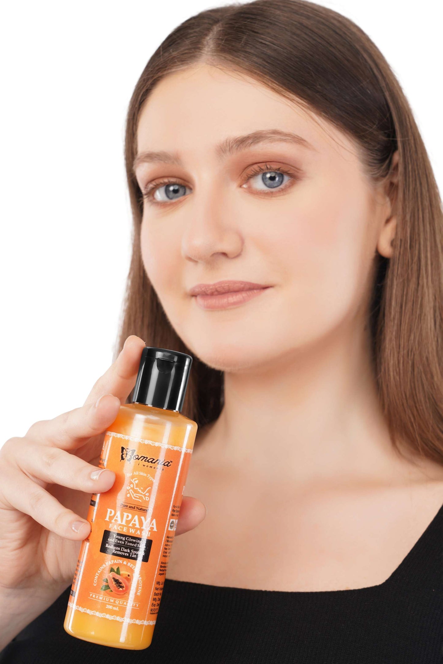 Papaya Deep Cleansing Face Wash 200 ml held by a woman with a clean, glowing complexion.